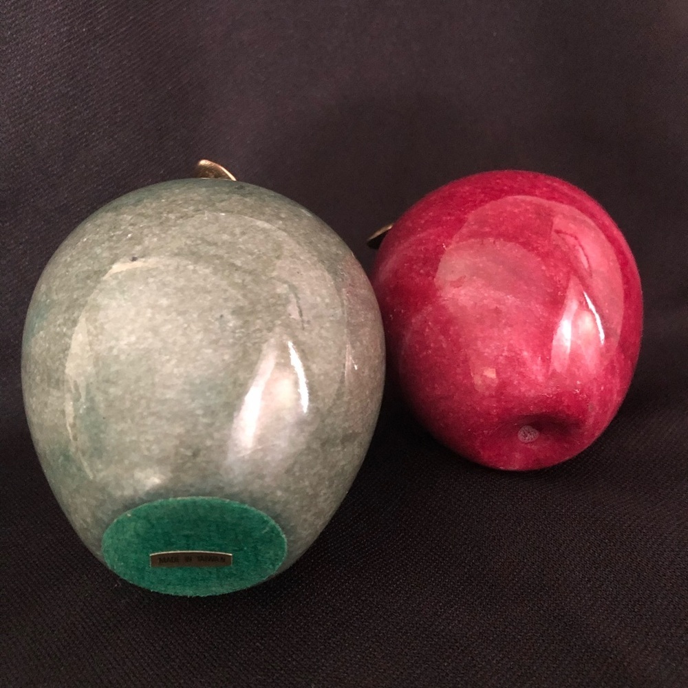 Vintage Stone Marble Alabaster Apples Paperweights with Brass Leaves - Picture 6 of 9